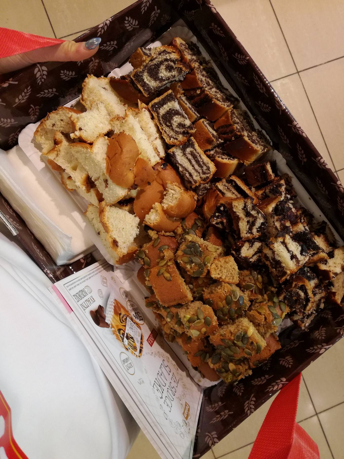 Promotori per la degustazione della pasticceria Penam Bílina